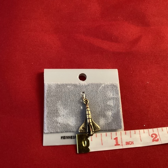 Space Shuttle Kennedy Space Center silver tone pendant - Picture 3 of 4